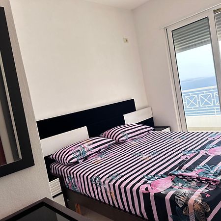 Tini Sea View Apartment Sarandë Esterno foto