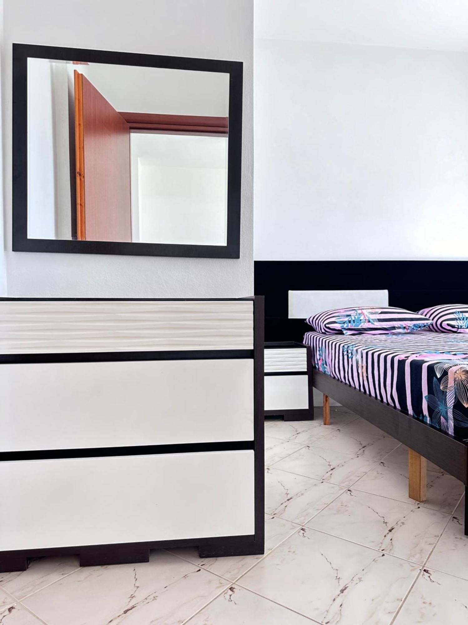 Tini Sea View Apartment Sarandë Esterno foto