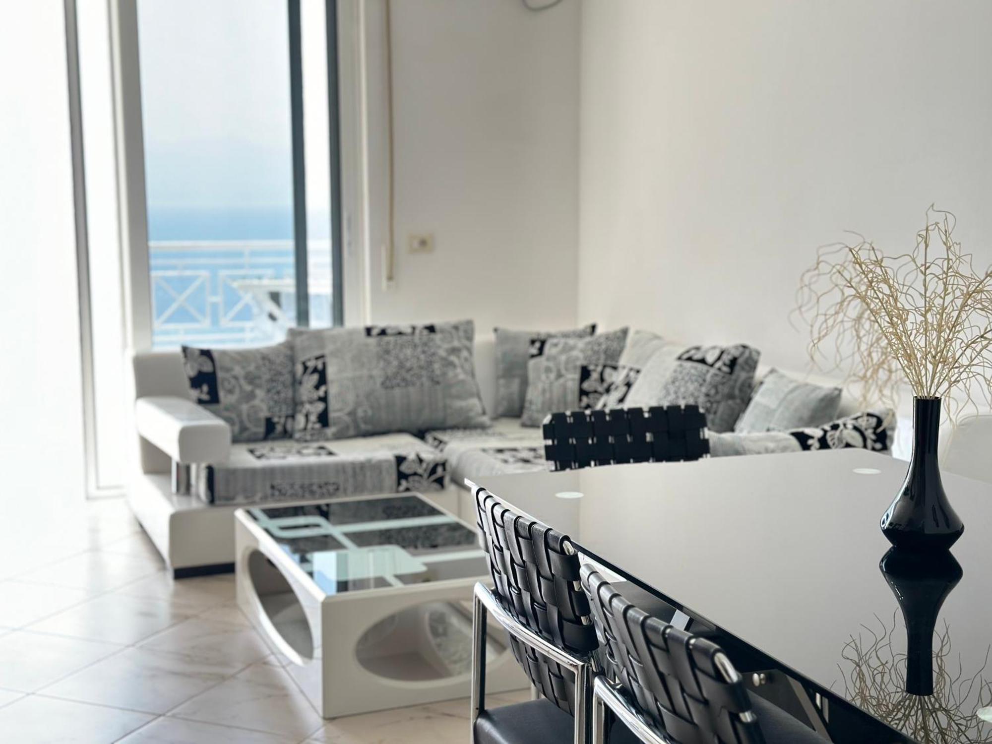 Tini Sea View Apartment Sarandë Esterno foto