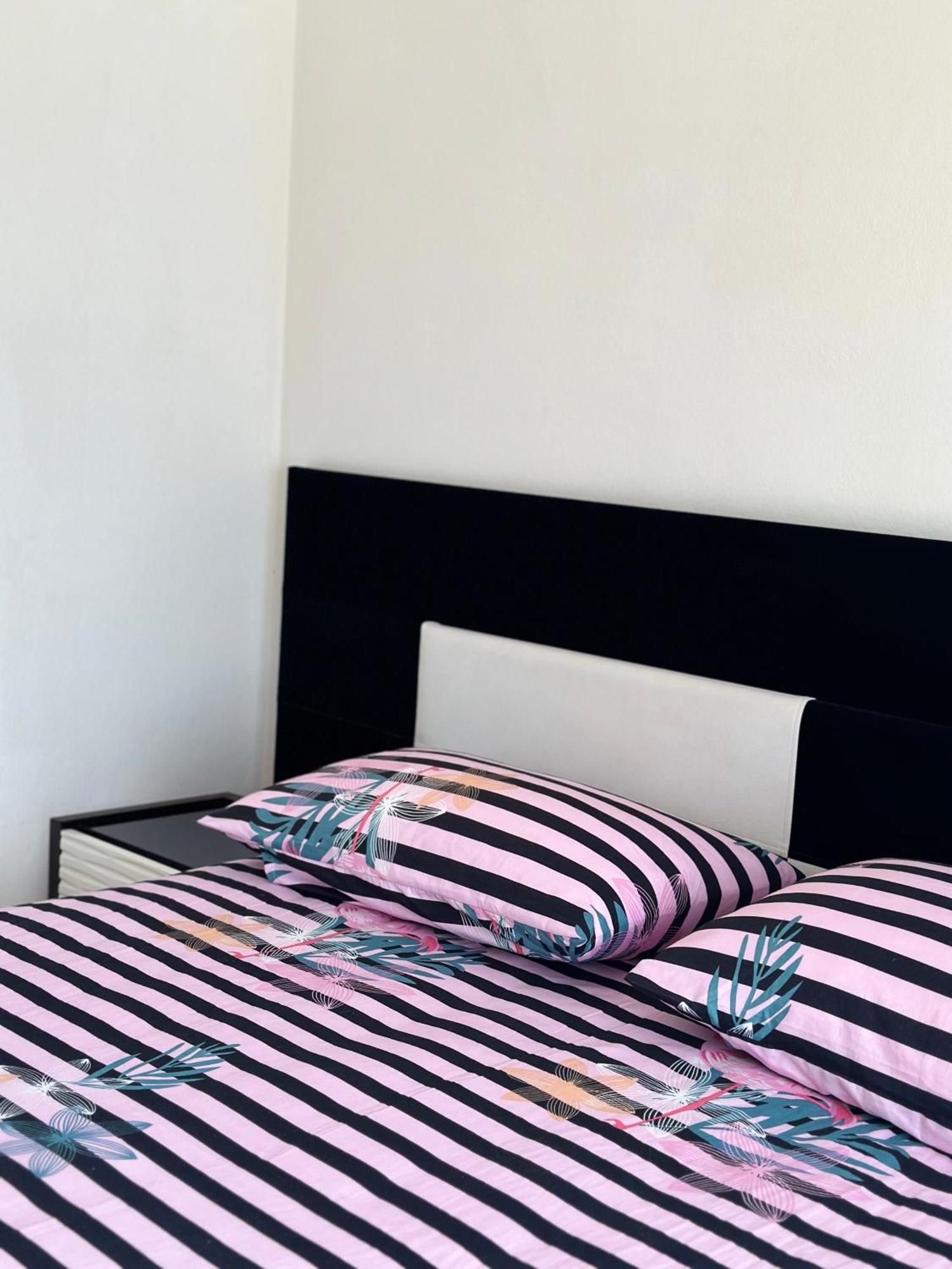 Tini Sea View Apartment Sarandë Esterno foto