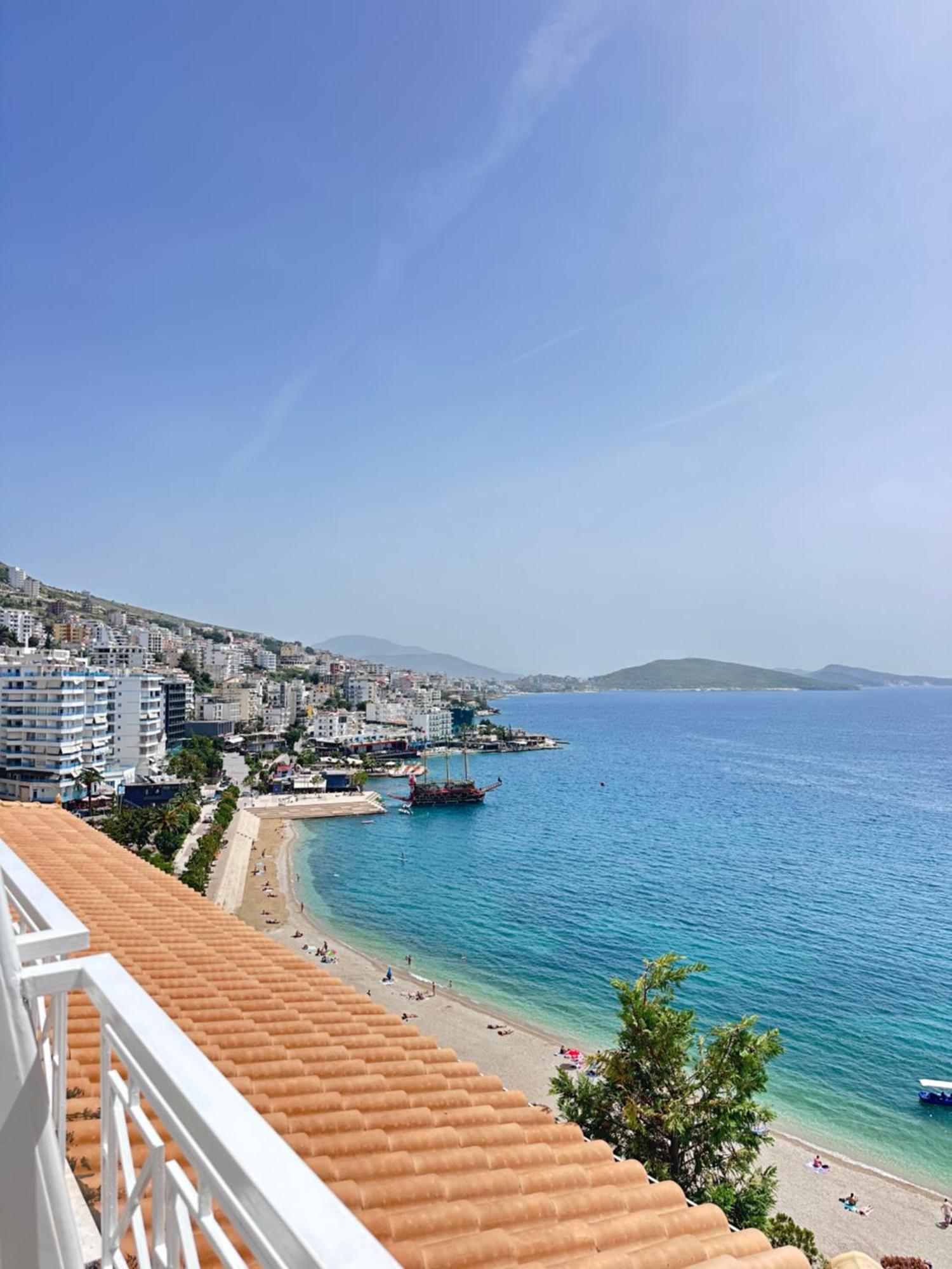 Tini Sea View Apartment Sarandë Esterno foto