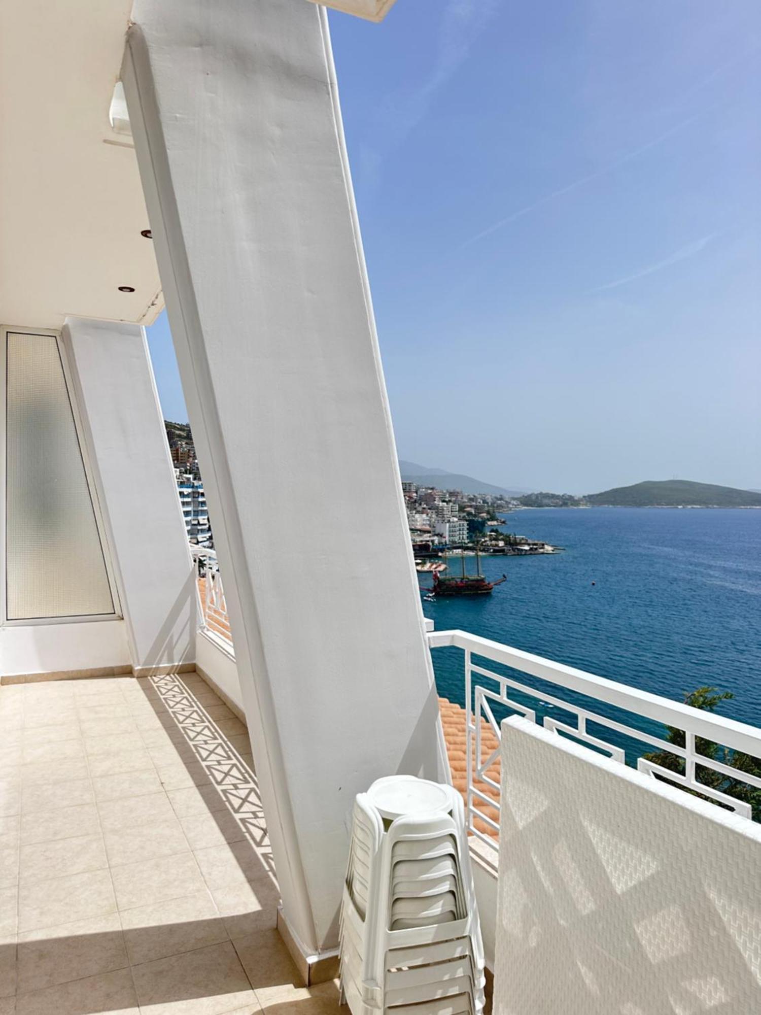 Tini Sea View Apartment Sarandë Esterno foto