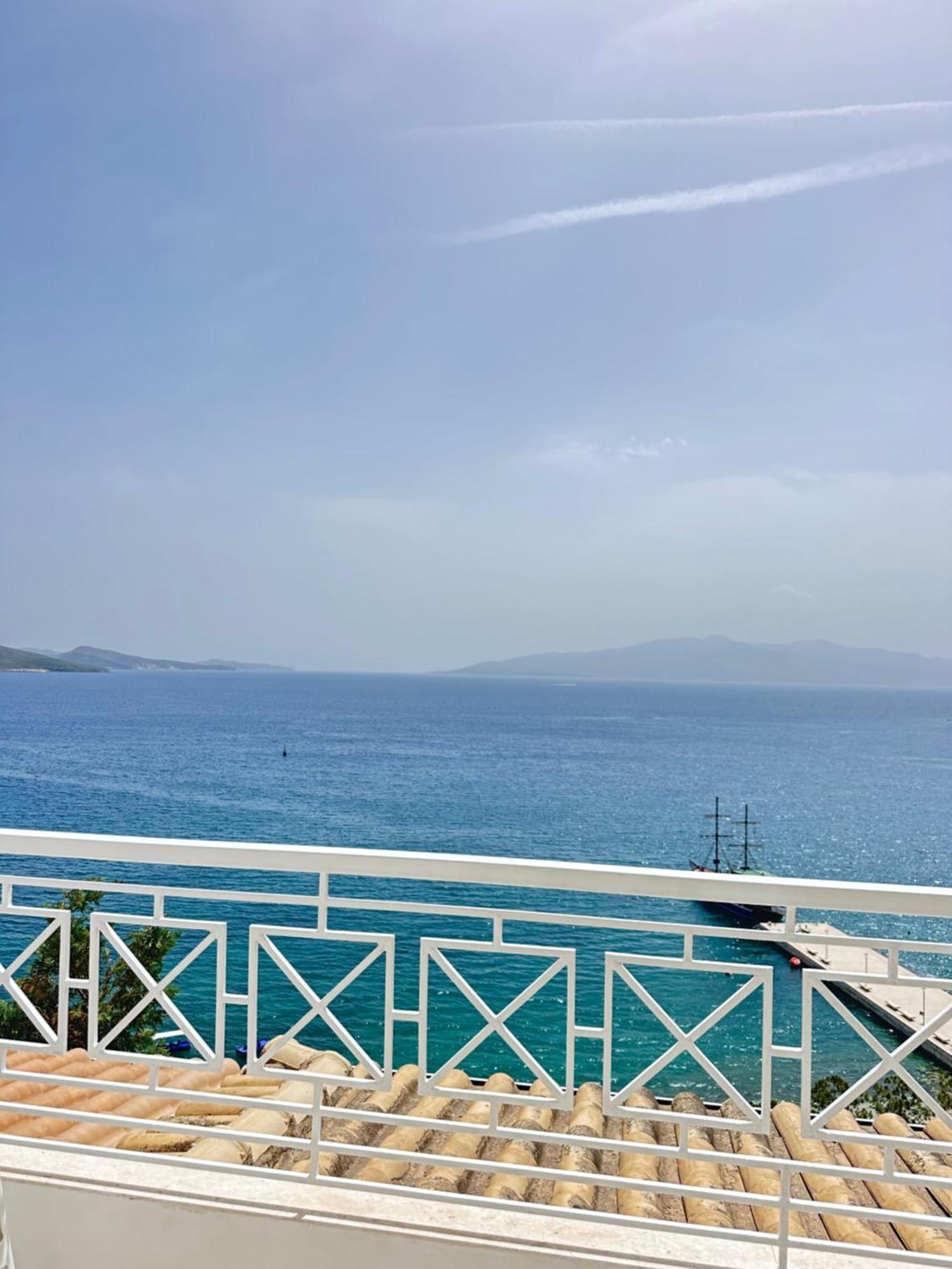 Tini Sea View Apartment Sarandë Esterno foto