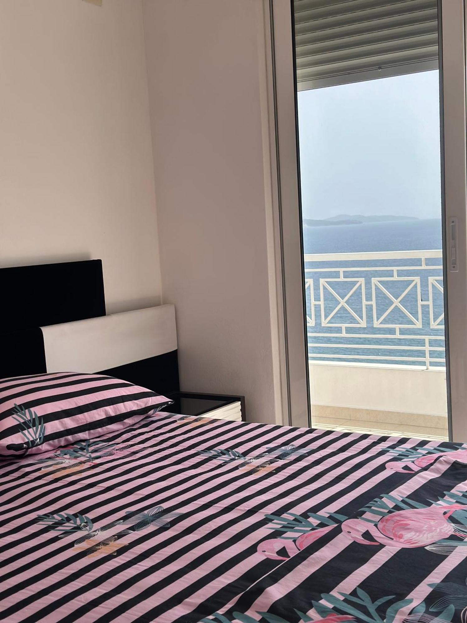 Tini Sea View Apartment Sarandë Esterno foto